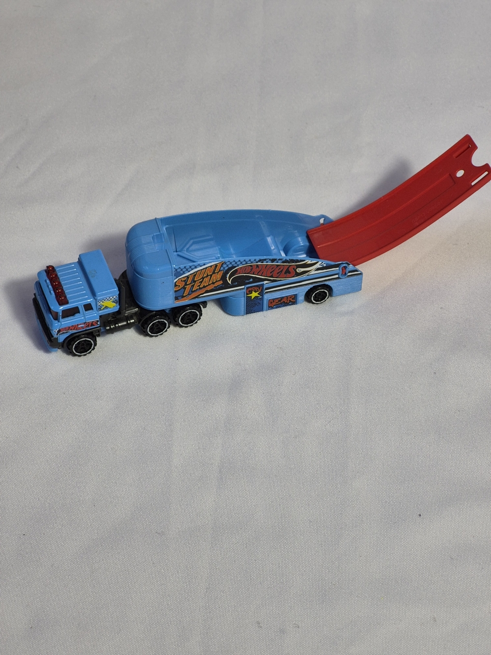2022 Hot Wheels Hauler Super Rigs Stuntin' Semi Truck Garage Slide